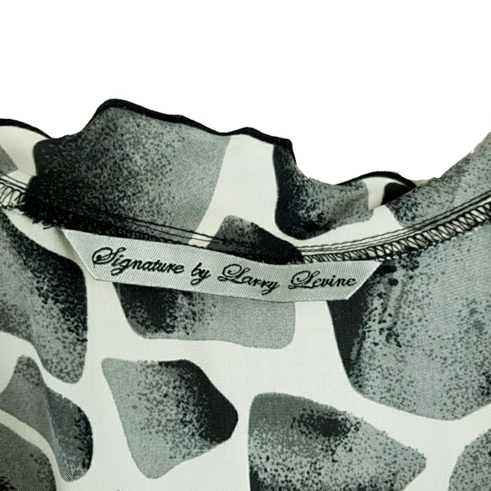 Signature by Larry Levine Frilly Neckline B&W Top - Picture 4 of 5